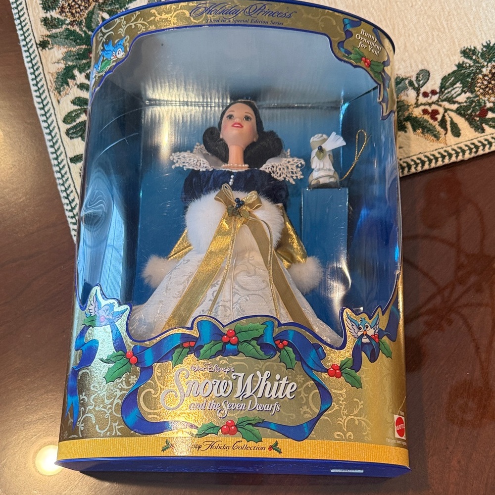 Snow White Doll Disney Holiday Collection 1998